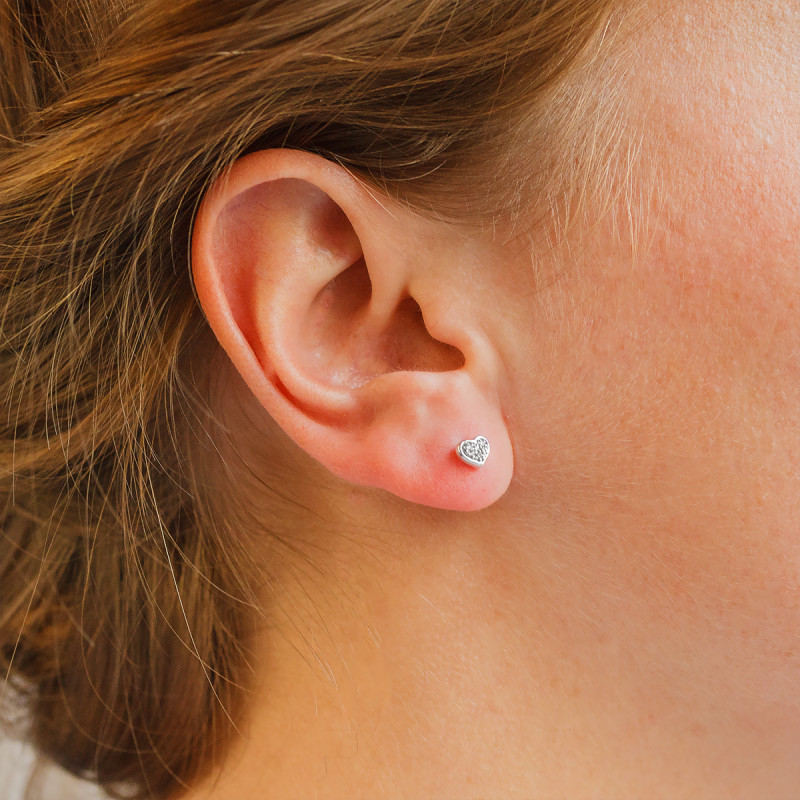 Peut On Garder Les Boucles D Oreilles Medicales