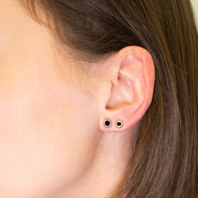 Puces d'oreilles saphir serti clos, Or jaune 750 - Emanessence