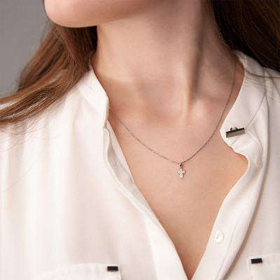 Pendentif Croix, Or Blanc & Diamants 0,05 ct, 13.4x5.45mm - Juweel