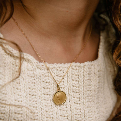 Médaille Vierge Marie de Profil en Prière, Or Jaune 750, 14 mm - Augis