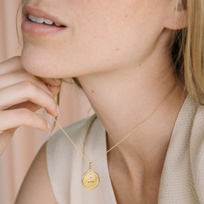 Médaille d'Amour L'Essentielle Verte, Or Jaune 750 & Emeraude, 18 mm - Augis
