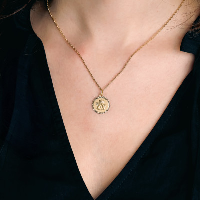 Médaille Baptême Ange Pensif Sablée, Or Jaune 750, 16 mm - Lumiosa