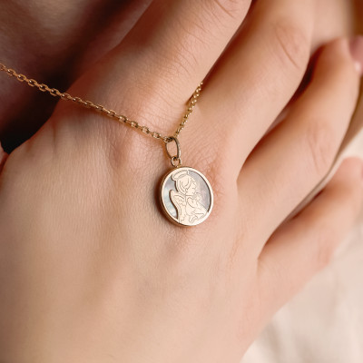 Médaille Baptême Ange en Prière, Or Jaune 750 & Nacre, 14,50 mm - Lumiosa