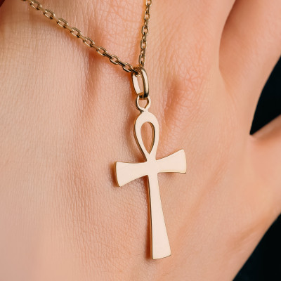 Croix Egyptienne polie, Or jaune 750, 17x32mm - Emanessence