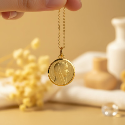 Médaille Vierge profil droit, Or jaune 750, 17 & 19mm - Emanessence