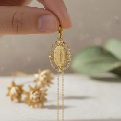 Médaille Miraculeuse en filigrane, Or Jaune 375, 15.5x28.5mm - Emanessence