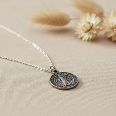 Médaille Saint Benoit, Argent Vieilli, 18mm - Emanessence