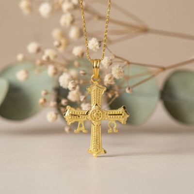Croix Covadonga, Or jaune 750, 19x25mm - Lumiosa