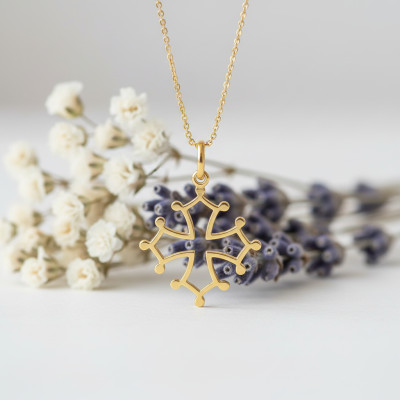 Croix Occitane Ajourée, Or Jaune, 28x22mm - Emanessence