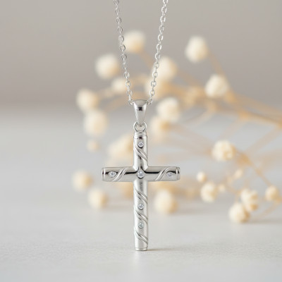 Croix striée, Or blanc 375 & Diamants, 18x32mm - Emanessence