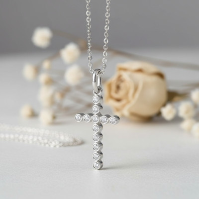 Croix stylisée, Or blanc 750 et Oxydes, 10x21mm - Emanessence