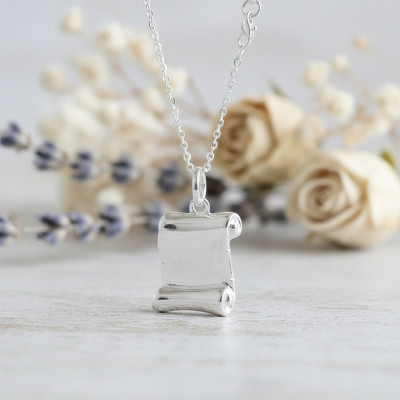 Pendentif parchemin, Or blanc 750 - Emanessence