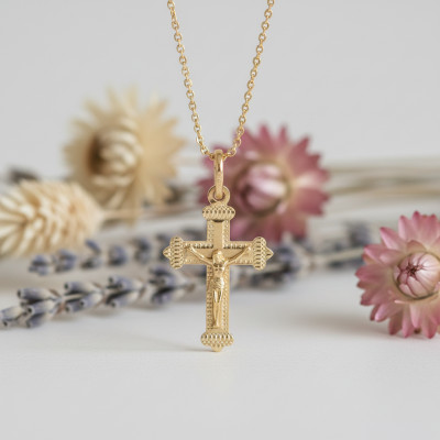 Croix Christ Facetté, Or Jaune 750, 27x18mm - Lumiosa