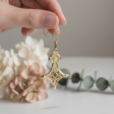 Pendentif Croix du Sud, Or Jaune 750, 24x31 mm - Lucas Lucor