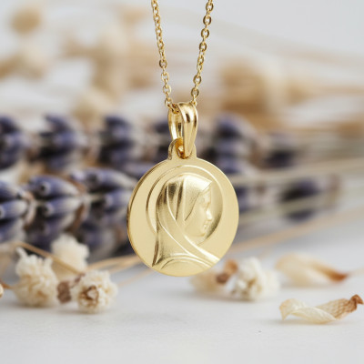 Médaille Vierge Bienveillante Sablée, Or Jaune, 14 mm - Lumiosa