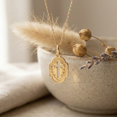 Pendentif Plaque Croix ajourée, Or Jaune 375 - Emanessence