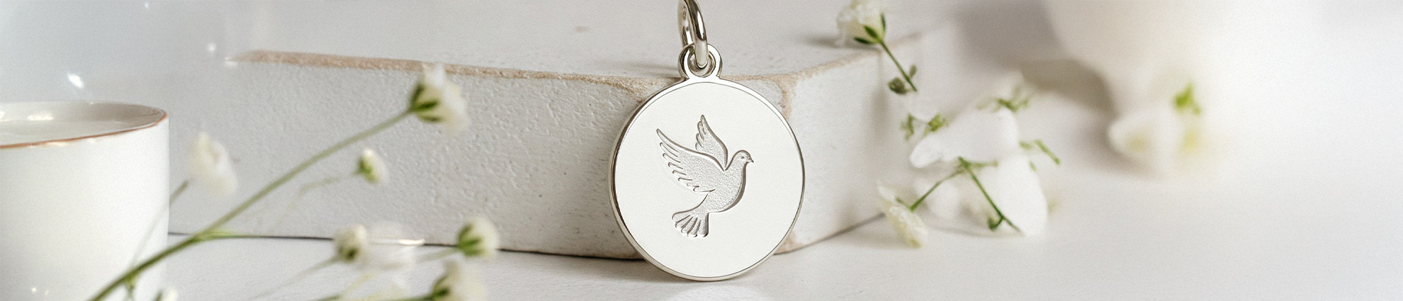 Médaille laïque or blanc