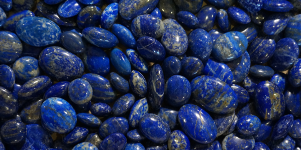 Pierres fines : tout savoir sur le lapis-lazuli