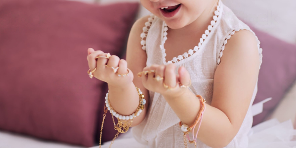 Les différents types de bijoux à offrir pour un enfant