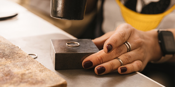 Les bijoux en acier : des bijoux résistants au temps