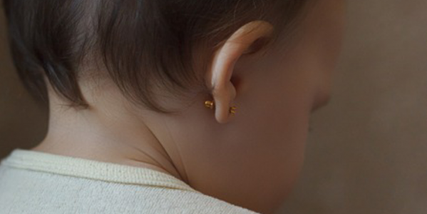 Ce qu’il faut savoir avant de percer les oreilles de bébé