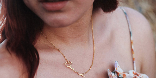 Le collier prénom est en vogue !