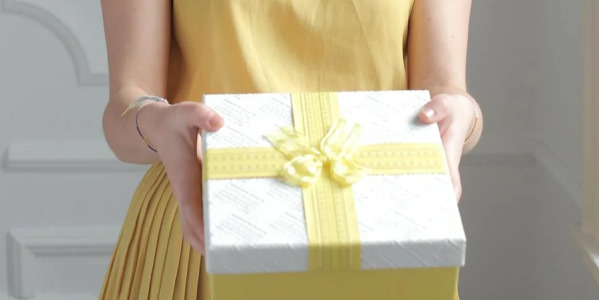 Cadeau d’anniversaire : quel bijou offrir selon l’âge ?
